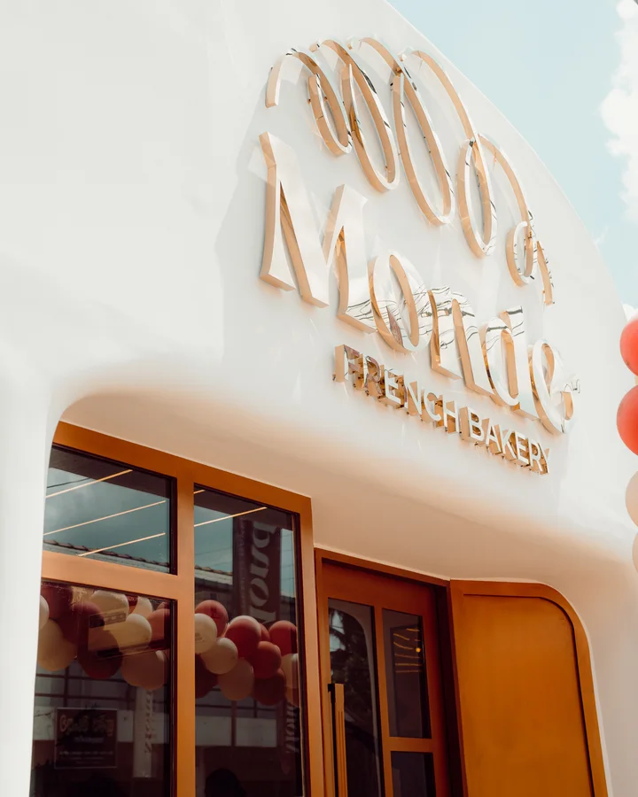 The Monde storefront in Negombo on opening day